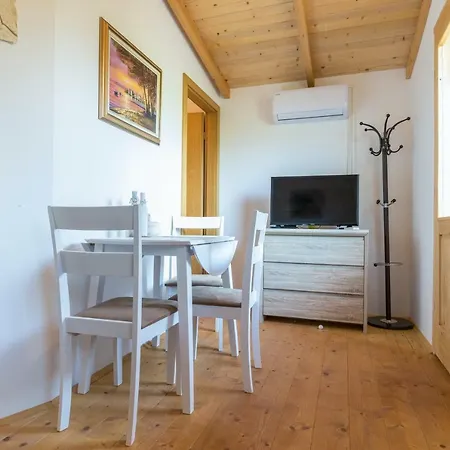 Eco Holiday Home Lavanda Funtana Exterior photo